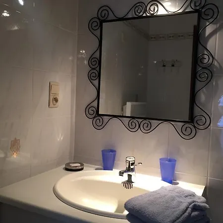 Les 3 Mousquetaires Bed & Breakfast *