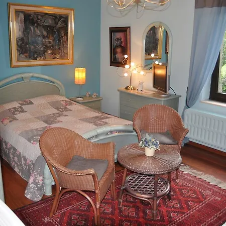 Les 3 Mousquetaires Bed & Breakfast *